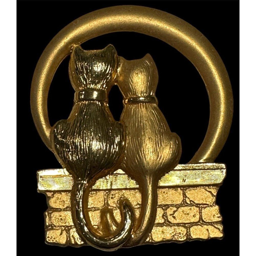 Vintage jj jonette Pin Brooch Gold Tone Cat Kitten Lovers Lovebirds Moon